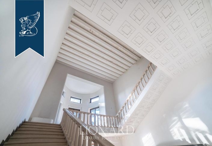 Image No.12-30 Bed Villa for sale