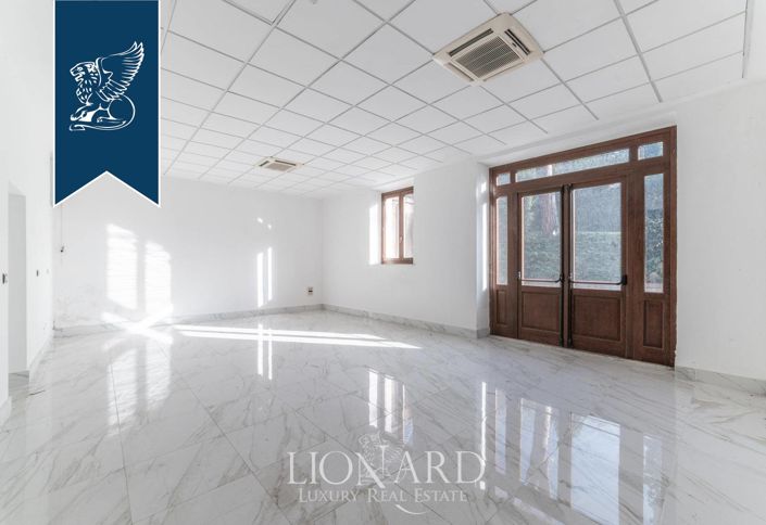 Image No.15-30 Bed Villa for sale