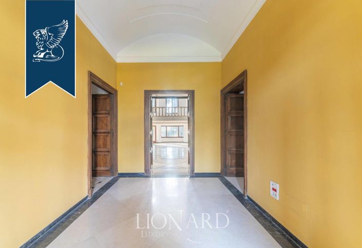 Image No.18-30 Bed Villa for sale