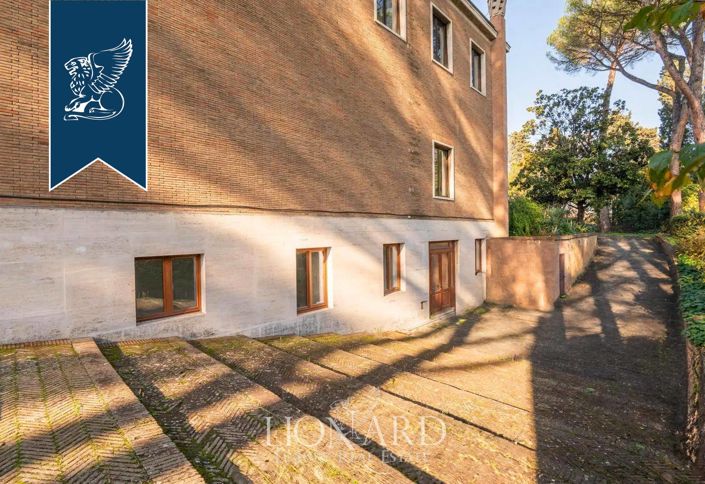 Image No.7-30 Bed Villa for sale