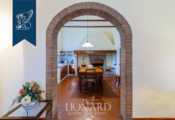 Image No.11-8 Bed Villa for sale