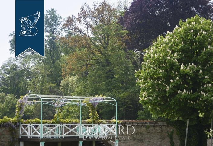 Image No.16-22 Bed Villa for sale