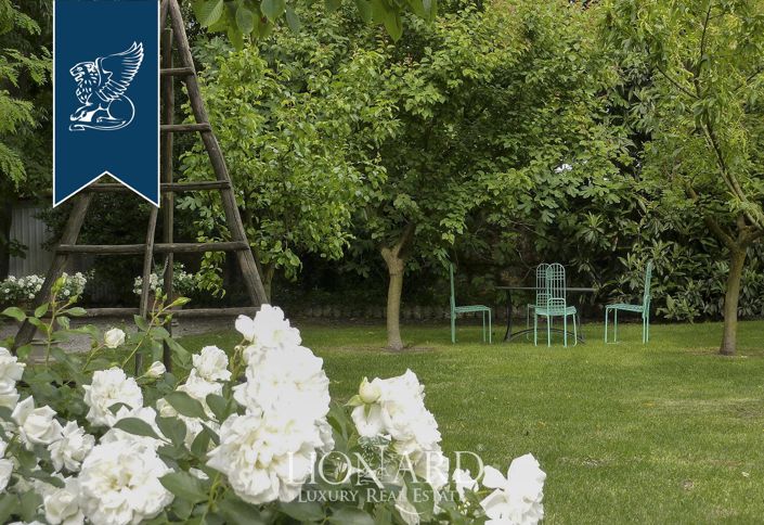 Image No.18-22 Bed Villa for sale