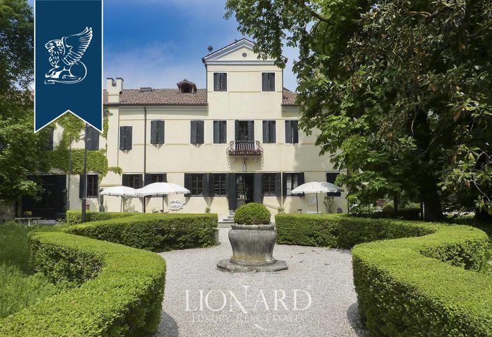 Image No.2-22 Bed Villa for sale