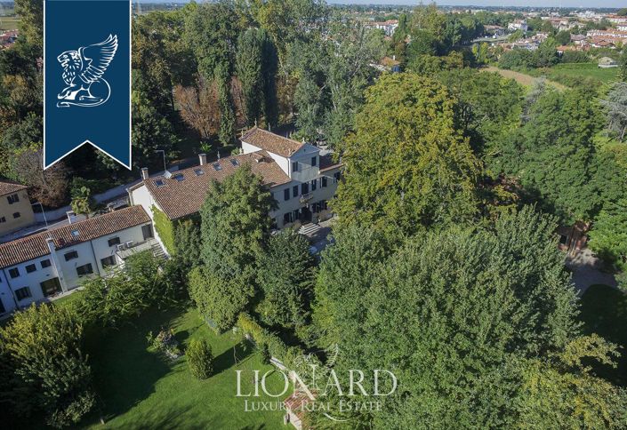 Image No.21-22 Bed Villa for sale