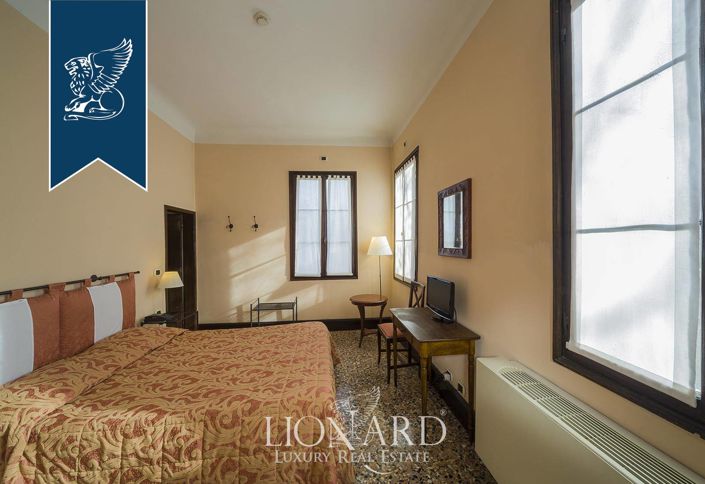 Image No.38-22 Bed Villa for sale