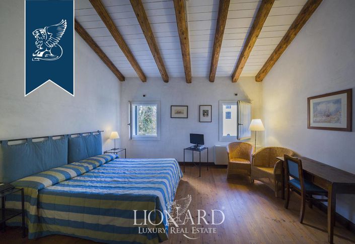 Image No.41-22 Bed Villa for sale