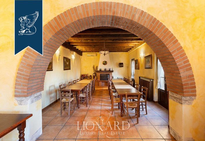 Image No.12-37 Bed Farmhouse for sale