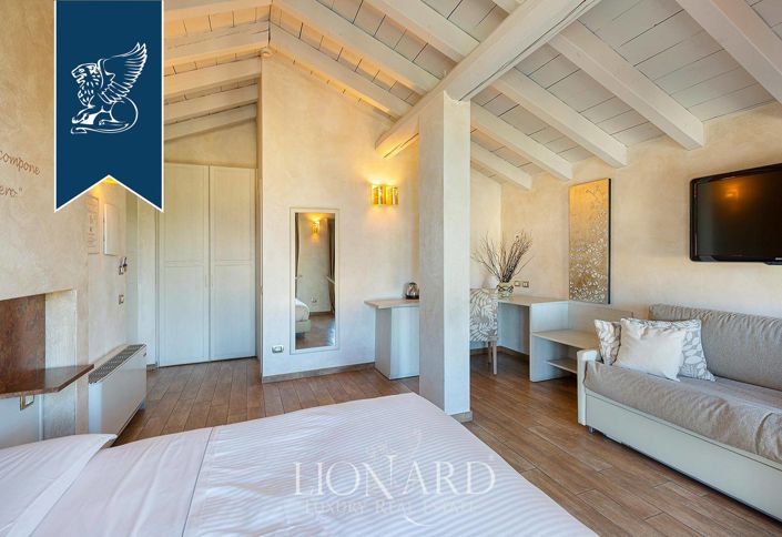 Image No.23-37 Bed Farmhouse for sale