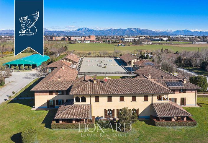 Image No.35-37 Bed Farmhouse for sale