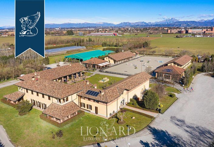 Image No.37-37 Bed Farmhouse for sale