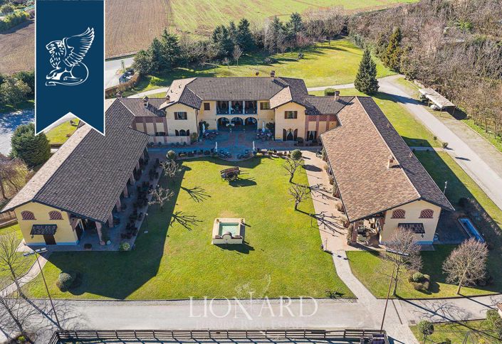 Image No.38-37 Bed Farmhouse for sale