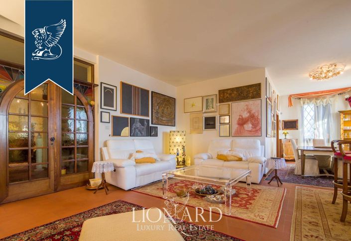 Image No.10-8 Bed Villa for sale