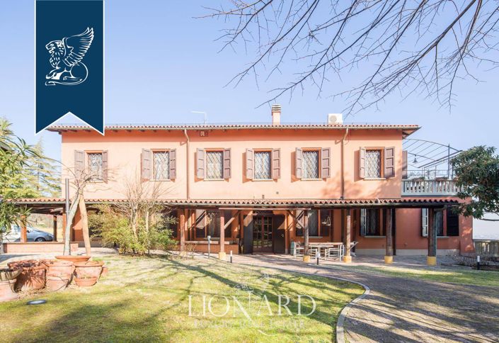 Image No.4-8 Bed Villa for sale