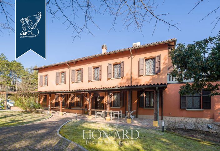 Image No.5-8 Bed Villa for sale