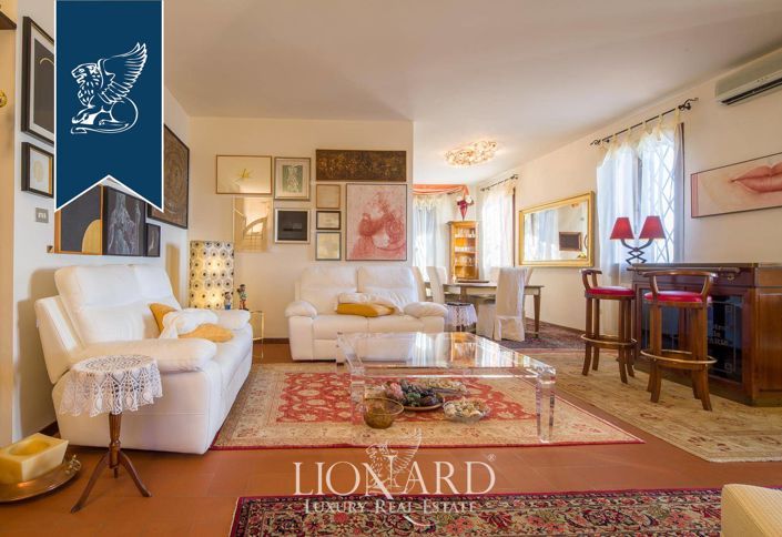 Image No.9-8 Bed Villa for sale