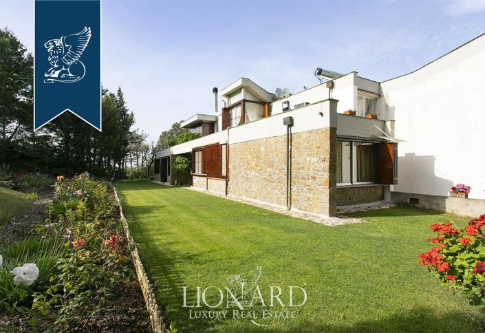 Image No.10-4 Bed Villa for sale