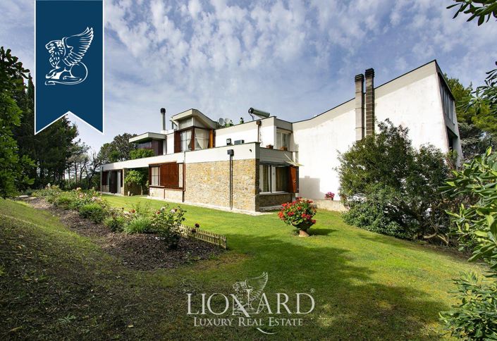 Image No.9-4 Bed Villa for sale