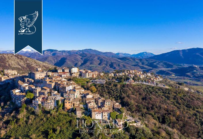 Image No.13-7 Bed Property for sale