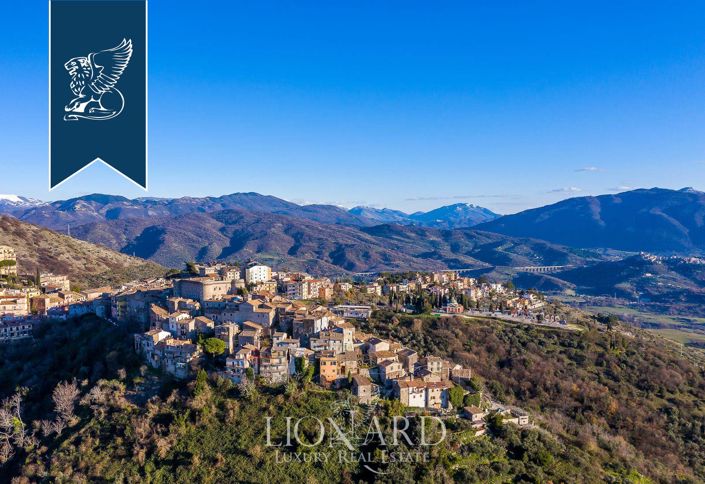 Image No.16-7 Bed Property for sale