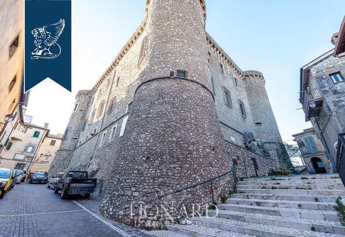 Image No.18-7 Bed Property for sale