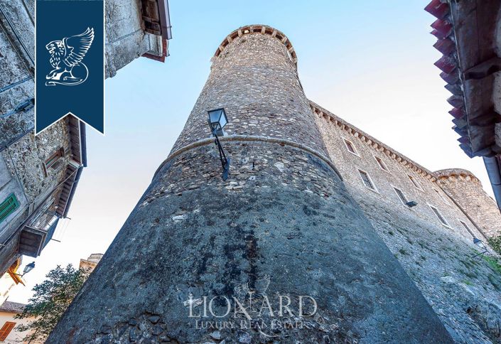 Image No.19-7 Bed Property for sale