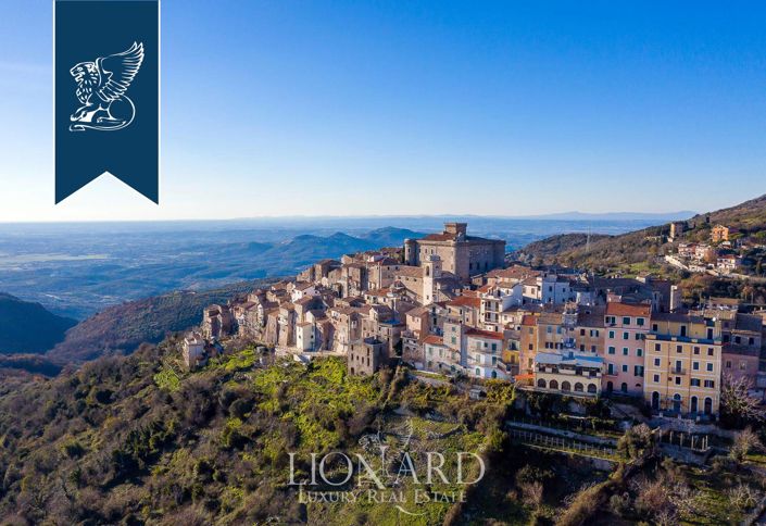 Image No.2-7 Bed Property for sale