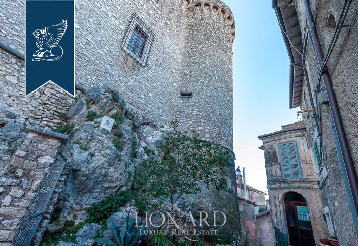 Image No.21-7 Bed Property for sale