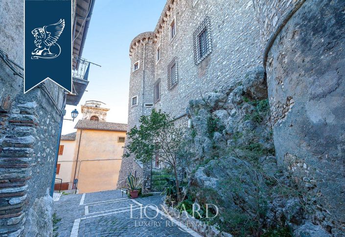 Image No.22-7 Bed Property for sale