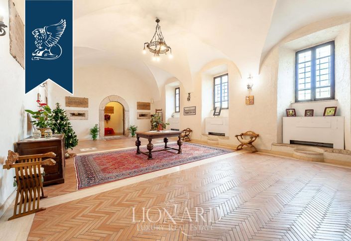 Image No.35-7 Bed Property for sale