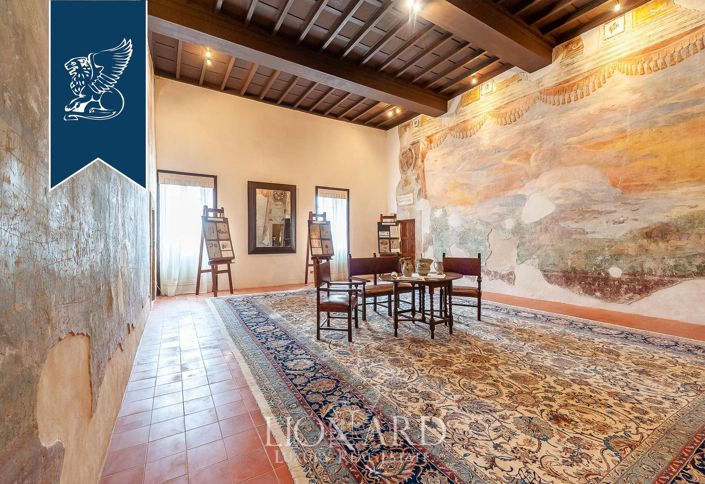 Image No.60-7 Bed Property for sale