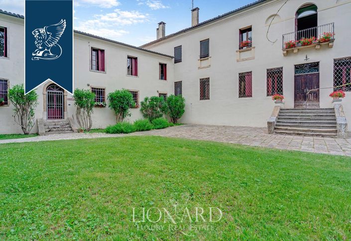 Image No.10-15 Bed Villa for sale