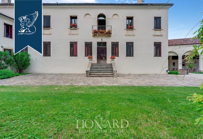 Image No.11-15 Bed Villa for sale