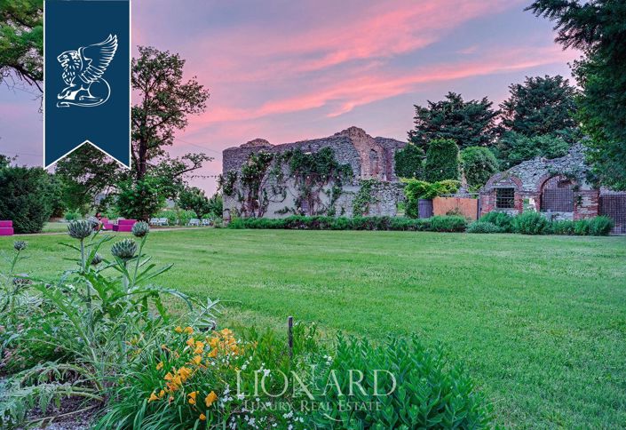 Image No.18-15 Bed Villa for sale