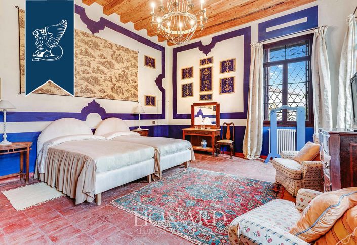 Image No.37-15 Bed Villa for sale