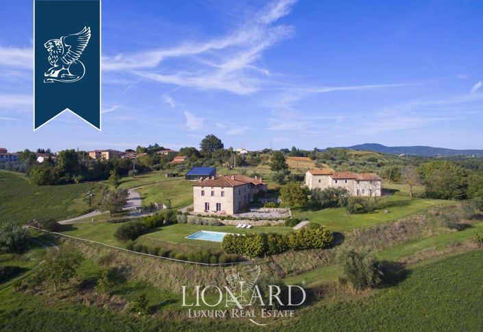 Image No.2-9 Bed Farmhouse for sale