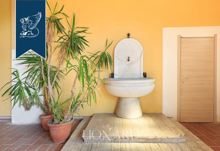 Image No.19-12 Bed Villa for sale