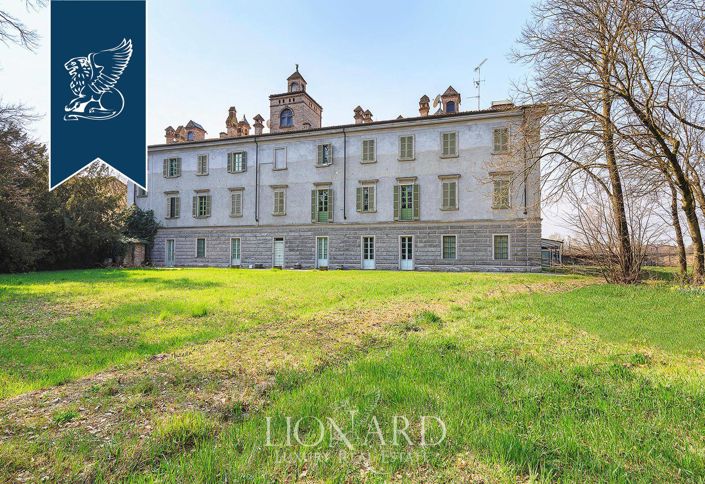 Image No.6-12 Bed Villa for sale