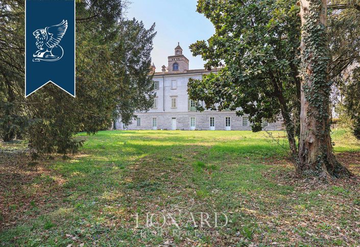 Image No.8-12 Bed Villa for sale