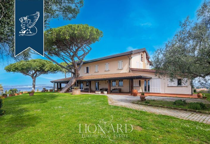 Image No.10-10 Bed Villa for sale