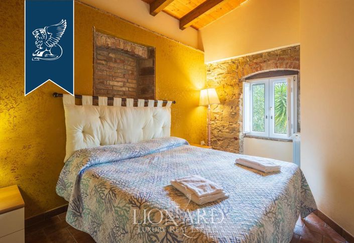 Image No.18-10 Bed Villa for sale