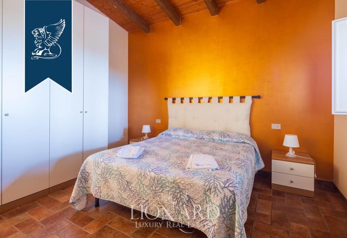 Image No.19-10 Bed Villa for sale