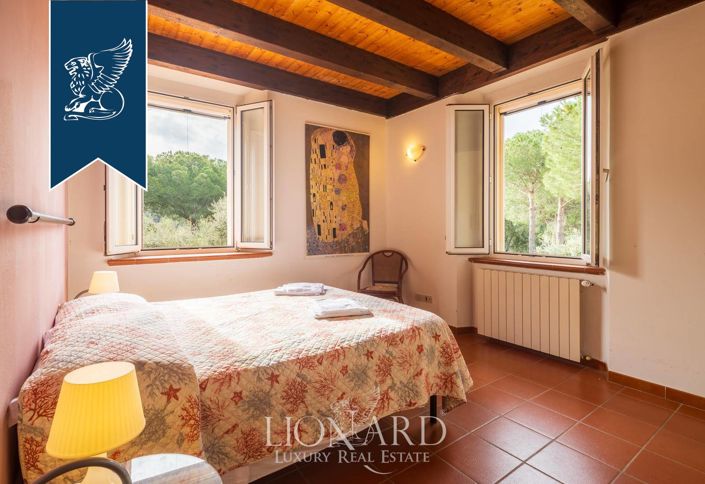 Image No.20-10 Bed Villa for sale