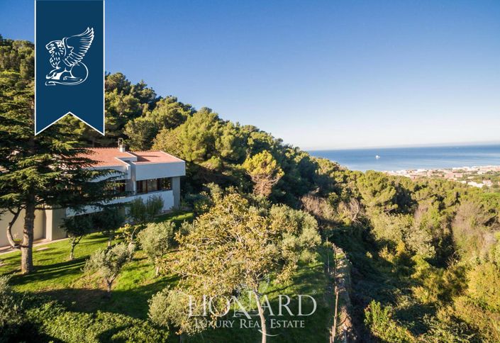Image No.1-4 Bed Villa for sale