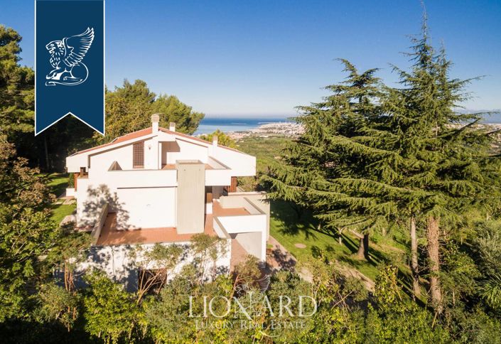 Image No.4-4 Bed Villa for sale