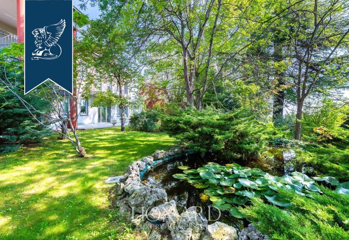 Image No.5-10 Bed Villa for sale