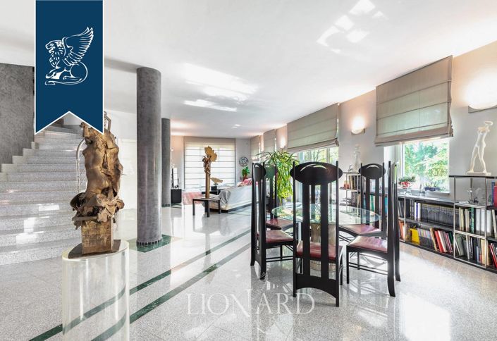 Image No.7-10 Bed Villa for sale