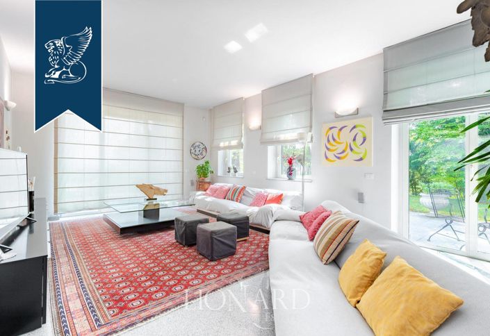 Image No.8-10 Bed Villa for sale