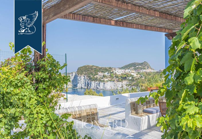 Image No.4-6 Bed Villa for sale