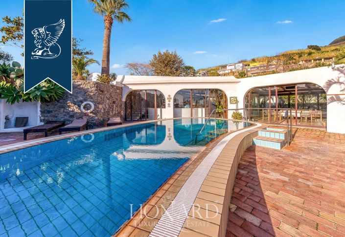 Image No.10-20 Bed Villa for sale